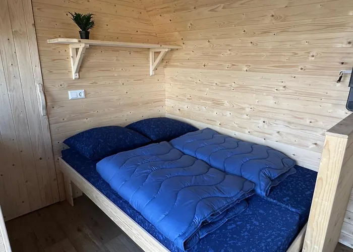 Kampeerwagon Шале Петтен